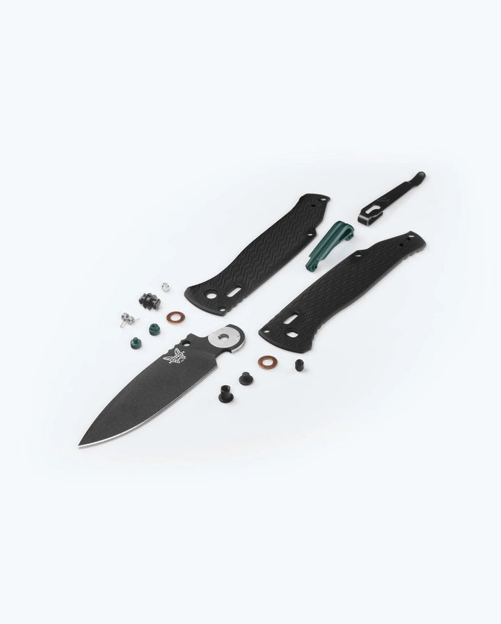 Benchmade Bugout - Black Aluminum Drop-point